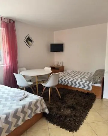 E&m Guest house *
